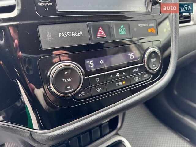 Серый Мицубиси Аутлендер, объемом двигателя 2.4 л и пробегом 103 тыс. км за 15497 $, фото 20 на Automoto.ua