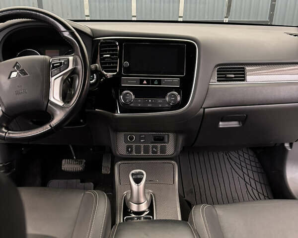 Серый Мицубиси Аутлендер, объемом двигателя 2 л и пробегом 102 тыс. км за 21500 $, фото 9 на Automoto.ua