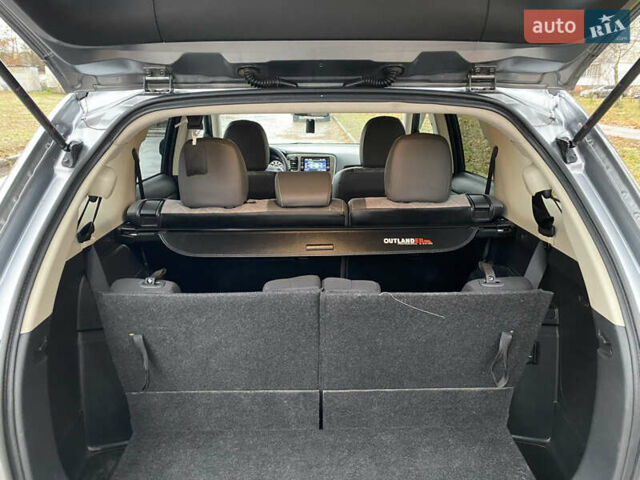 Серый Мицубиси Аутлендер, объемом двигателя 2.36 л и пробегом 150 тыс. км за 13500 $, фото 12 на Automoto.ua