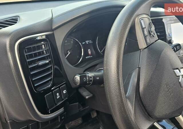 Міцубісі Аутлендер 2018 у Чернігові на Automoto.ua Сірий Міцубісі Аутлендер, об'ємом двигуна 2.36 л та пробігом 170 тис. км за 14300 $, фото 33 на Automoto.ua