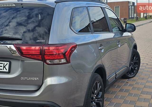 Міцубісі Аутлендер 2018 у Чернігові на Automoto.ua Сірий Міцубісі Аутлендер, об'ємом двигуна 2.36 л та пробігом 170 тис. км за 14300 $, фото 5 на Automoto.ua