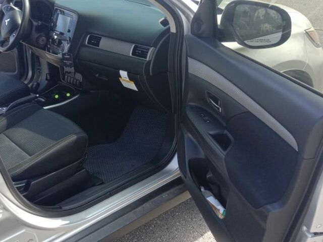 Серый Мицубиси Аутлендер, объемом двигателя 2.4 л и пробегом 100 тыс. км за 17700 $, фото 5 на Automoto.ua