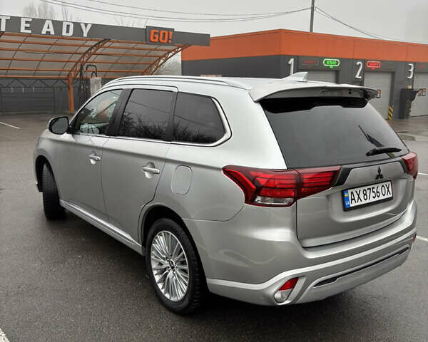 Серый Мицубиси Аутлендер, объемом двигателя 2 л и пробегом 102 тыс. км за 21500 $, фото 3 на Automoto.ua