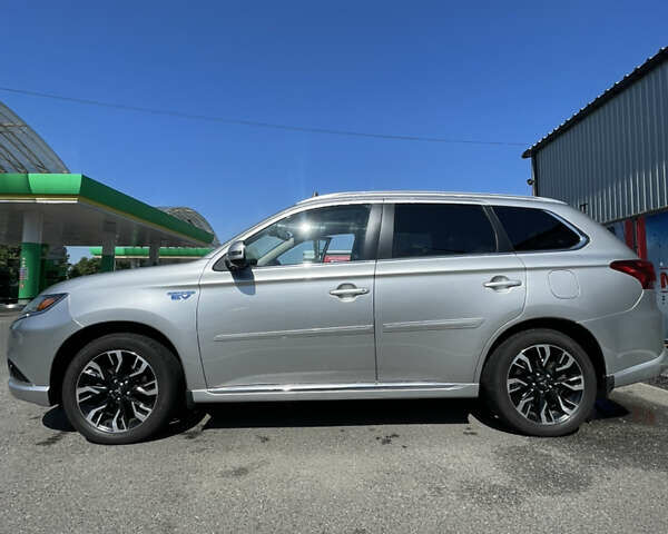 Серый Мицубиси Аутлендер, объемом двигателя 2 л и пробегом 176 тыс. км за 19900 $, фото 12 на Automoto.ua