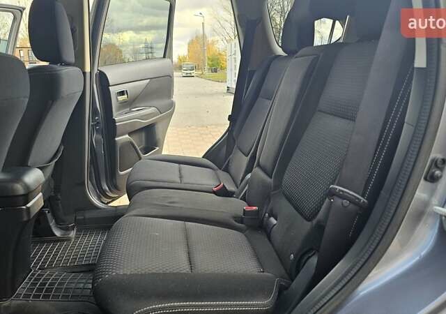 Міцубісі Аутлендер 2018 у Чернігові на Automoto.ua Сірий Міцубісі Аутлендер, об'ємом двигуна 2.36 л та пробігом 170 тис. км за 14300 $, фото 12 на Automoto.ua