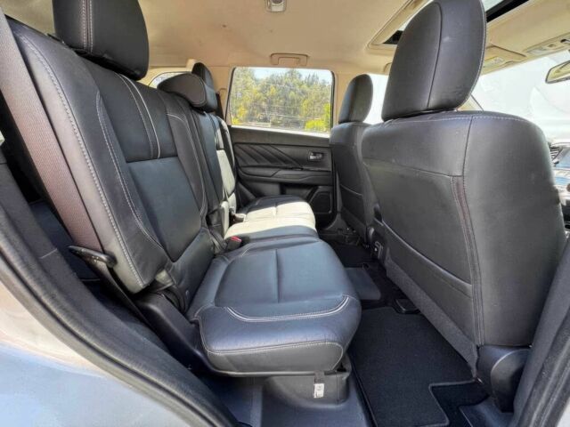 Сірий Міцубісі Аутлендер, об'ємом двигуна 2 л та пробігом 36 тис. км за 7100 $, фото 8 на Automoto.ua