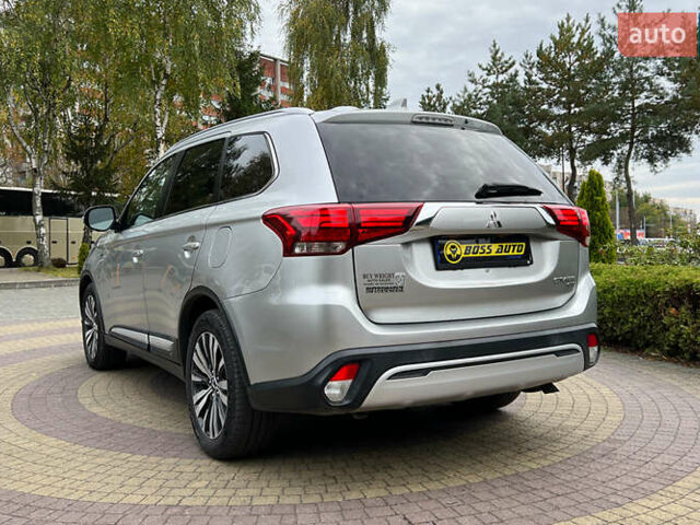 Сірий Міцубісі Аутлендер, об'ємом двигуна 3 л та пробігом 156 тис. км за 18500 $, фото 4 на Automoto.ua