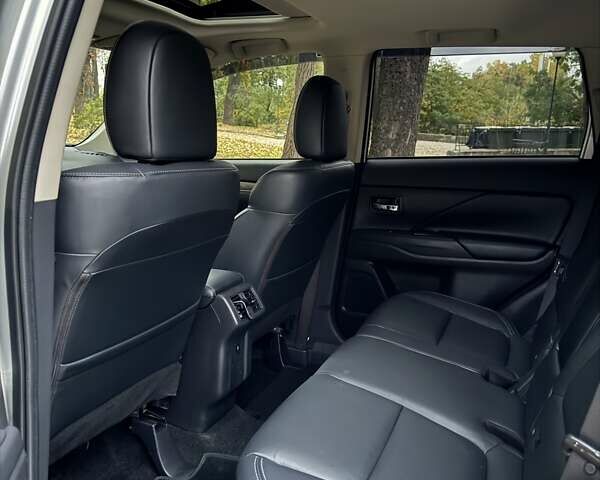 Сірий Міцубісі Аутлендер, об'ємом двигуна 2.36 л та пробігом 37 тис. км за 21000 $, фото 8 на Automoto.ua