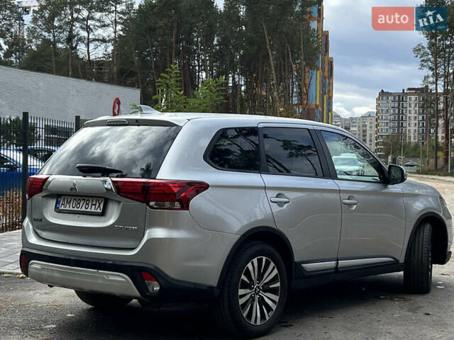 Міцубісі Аутлендер 2018 у Житомирі на Automoto.ua Сірий Міцубісі Аутлендер, об'ємом двигуна 2.36 л та пробігом 130 тис. км за 16750 $, фото 8 на Automoto.ua