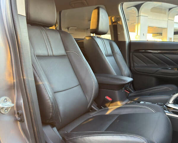 Серый Мицубиси Аутлендер, объемом двигателя 2 л и пробегом 107 тыс. км за 20900 $, фото 12 на Automoto.ua