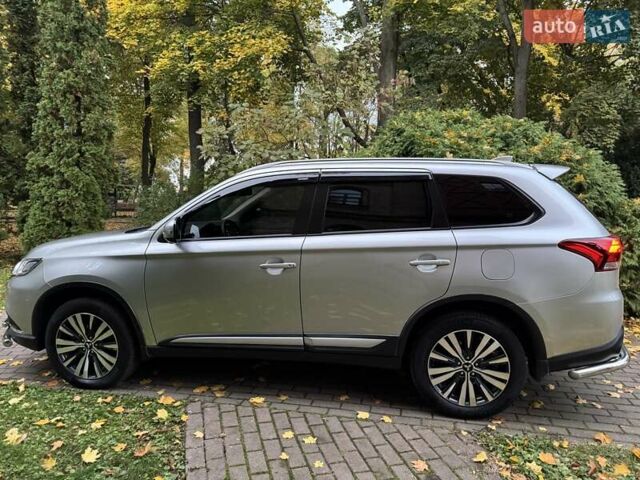 Сірий Міцубісі Аутлендер, об'ємом двигуна 2.36 л та пробігом 37 тис. км за 21000 $, фото 3 на Automoto.ua