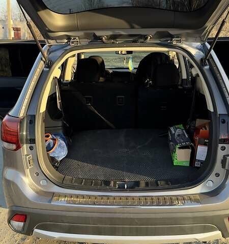 Сірий Міцубісі Аутлендер, об'ємом двигуна 2.36 л та пробігом 131 тис. км за 17200 $, фото 16 на Automoto.ua