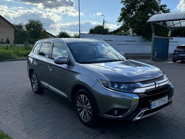 Серый Мицубиси Аутлендер, объемом двигателя 2.4 л и пробегом 139 тыс. км за 18900 $, фото 2 на Automoto.ua