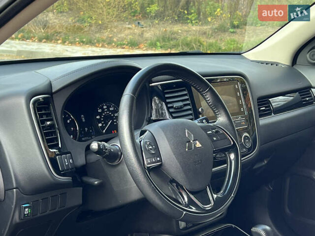 Міцубісі Аутлендер 2018 у Житомирі на Automoto.ua Сірий Міцубісі Аутлендер, об'ємом двигуна 2.36 л та пробігом 130 тис. км за 16750 $, фото 14 на Automoto.ua
