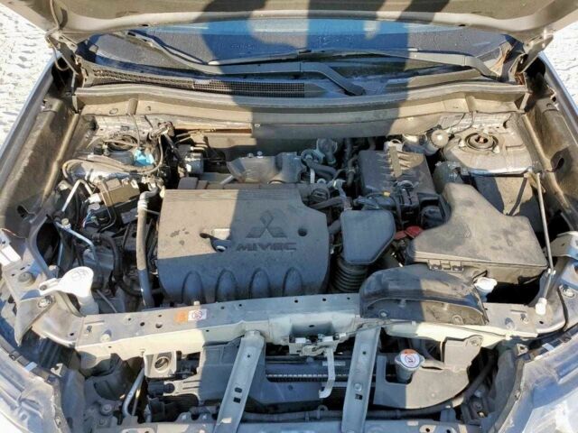 Серый Мицубиси Аутлендер, объемом двигателя 2.4 л и пробегом 150 тыс. км за 2800 $, фото 10 на Automoto.ua