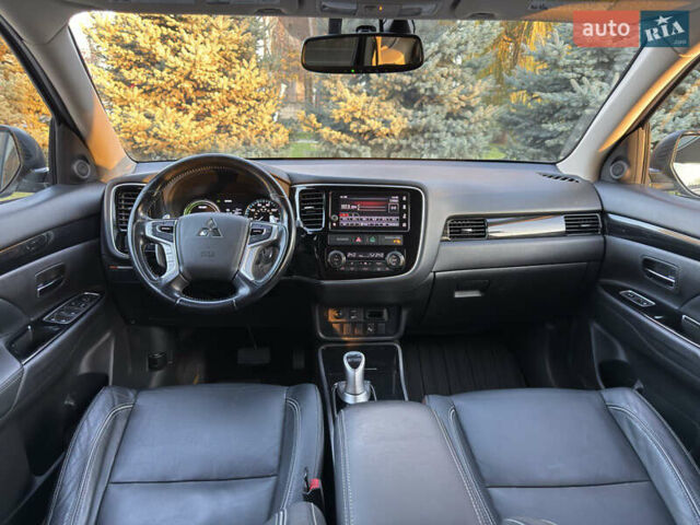 Серый Мицубиси Аутлендер, объемом двигателя 2 л и пробегом 107 тыс. км за 20900 $, фото 28 на Automoto.ua