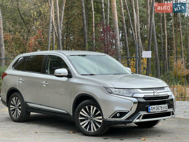 Міцубісі Аутлендер 2018 у Житомирі на Automoto.ua Сірий Міцубісі Аутлендер, об'ємом двигуна 2.36 л та пробігом 130 тис. км за 16750 $, фото 5 на Automoto.ua