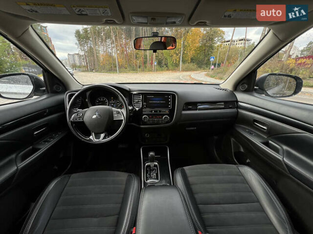 Міцубісі Аутлендер 2018 у Житомирі на Automoto.ua Сірий Міцубісі Аутлендер, об'ємом двигуна 2.36 л та пробігом 130 тис. км за 16750 $, фото 24 на Automoto.ua