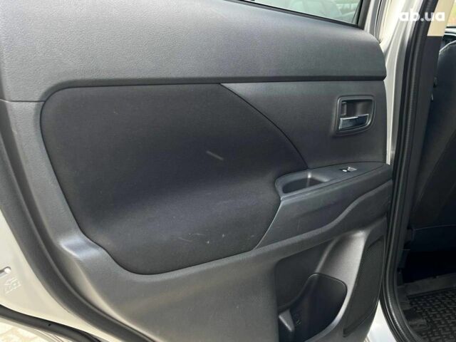 Серый Мицубиси Аутлендер, объемом двигателя 2.4 л и пробегом 183 тыс. км за 16590 $, фото 18 на Automoto.ua