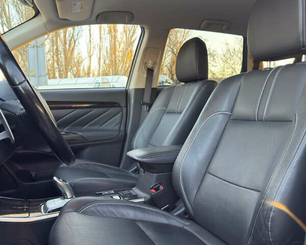 Серый Мицубиси Аутлендер, объемом двигателя 2 л и пробегом 107 тыс. км за 20900 $, фото 11 на Automoto.ua