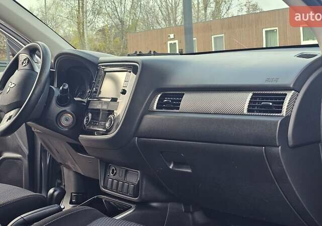 Міцубісі Аутлендер 2018 у Чернігові на Automoto.ua Сірий Міцубісі Аутлендер, об'ємом двигуна 2.36 л та пробігом 170 тис. км за 14300 $, фото 19 на Automoto.ua