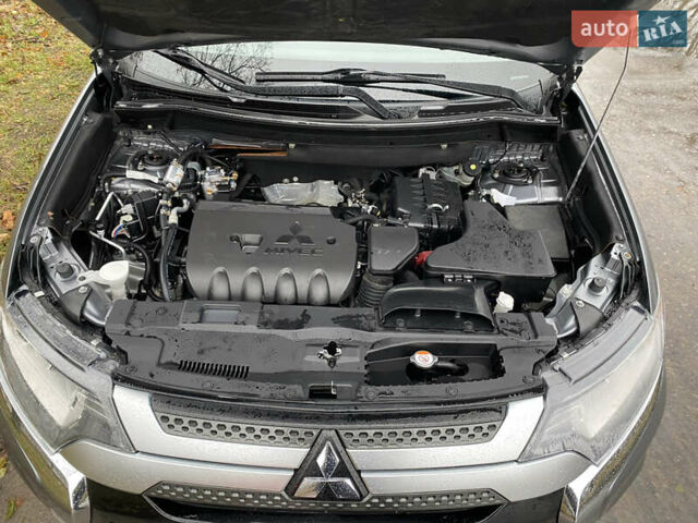 Серый Мицубиси Аутлендер, объемом двигателя 2.36 л и пробегом 150 тыс. км за 13500 $, фото 16 на Automoto.ua