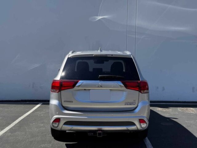 Сірий Міцубісі Аутлендер, об'ємом двигуна 2 л та пробігом 36 тис. км за 7100 $, фото 4 на Automoto.ua