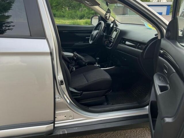 Сірий Міцубісі Аутлендер, об'ємом двигуна 2.36 л та пробігом 110 тис. км за 16000 $, фото 2 на Automoto.ua