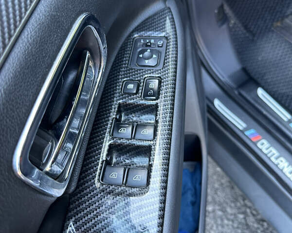 Серый Мицубиси Аутлендер, объемом двигателя 2.36 л и пробегом 160 тыс. км за 18300 $, фото 7 на Automoto.ua