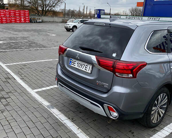 Серый Мицубиси Аутлендер, объемом двигателя 2.36 л и пробегом 160 тыс. км за 18300 $, фото 3 на Automoto.ua