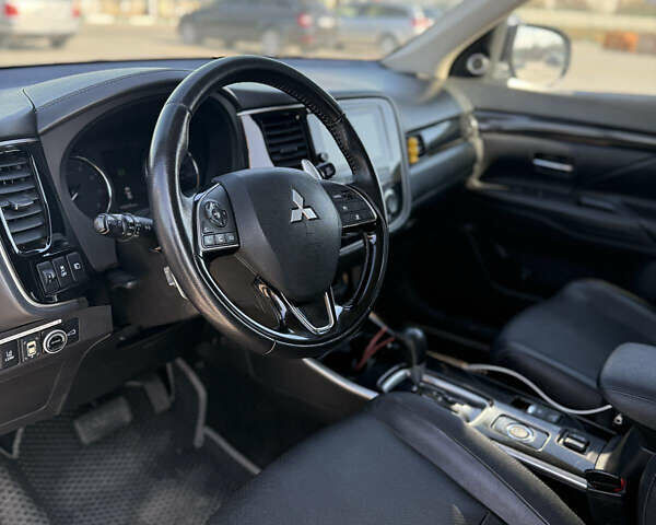 Сірий Міцубісі Аутлендер, об'ємом двигуна 3 л та пробігом 190 тис. км за 17100 $, фото 9 на Automoto.ua