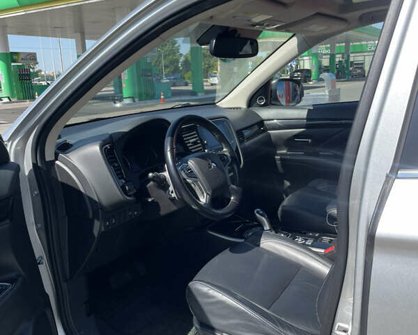 Серый Мицубиси Аутлендер, объемом двигателя 2 л и пробегом 176 тыс. км за 19900 $, фото 13 на Automoto.ua