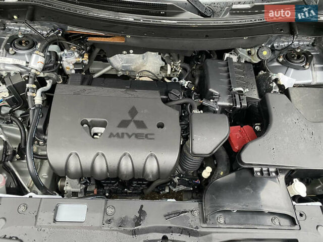 Серый Мицубиси Аутлендер, объемом двигателя 2.36 л и пробегом 150 тыс. км за 13500 $, фото 17 на Automoto.ua