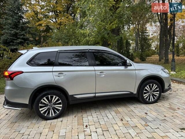 Сірий Міцубісі Аутлендер, об'ємом двигуна 2.36 л та пробігом 37 тис. км за 21000 $, фото 4 на Automoto.ua