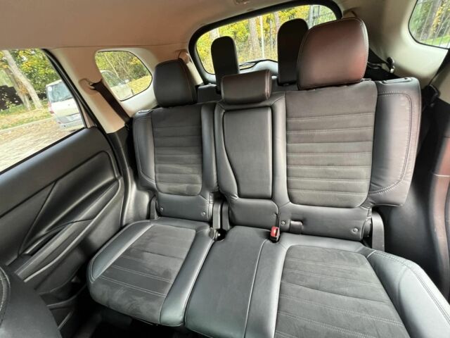 Серый Мицубиси Аутлендер, объемом двигателя 2.4 л и пробегом 110 тыс. км за 15950 $, фото 5 на Automoto.ua