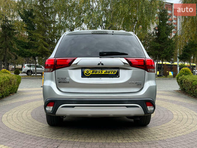 Сірий Міцубісі Аутлендер, об'ємом двигуна 3 л та пробігом 156 тис. км за 18500 $, фото 5 на Automoto.ua