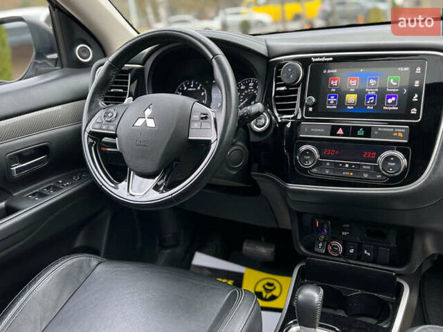 Сірий Міцубісі Аутлендер, об'ємом двигуна 3 л та пробігом 156 тис. км за 18500 $, фото 18 на Automoto.ua