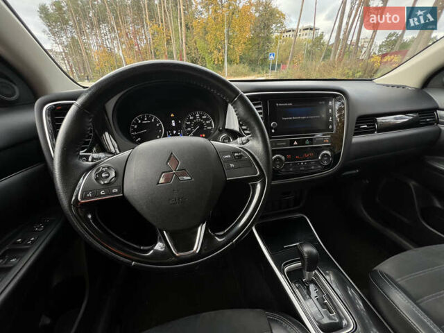 Міцубісі Аутлендер 2018 у Житомирі на Automoto.ua Сірий Міцубісі Аутлендер, об'ємом двигуна 2.36 л та пробігом 130 тис. км за 16750 $, фото 23 на Automoto.ua