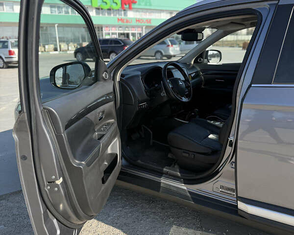 Сірий Міцубісі Аутлендер, об'ємом двигуна 3 л та пробігом 190 тис. км за 17100 $, фото 12 на Automoto.ua