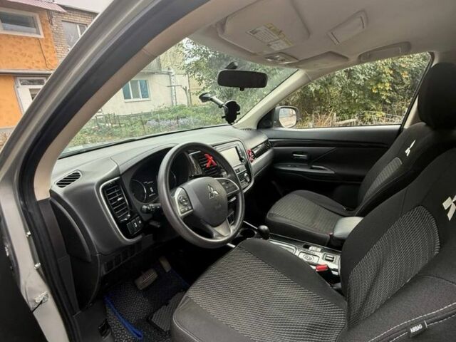 Сірий Міцубісі Аутлендер, об'ємом двигуна 2.4 л та пробігом 69 тис. км за 17499 $, фото 4 на Automoto.ua