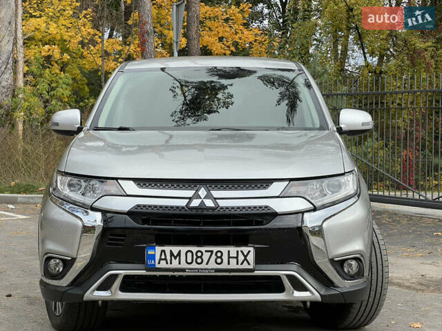 Міцубісі Аутлендер 2018 у Житомирі на Automoto.ua Сірий Міцубісі Аутлендер, об'ємом двигуна 2.36 л та пробігом 130 тис. км за 16750 $, фото 3 на Automoto.ua
