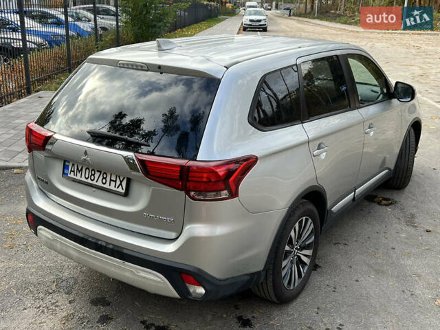 Міцубісі Аутлендер 2018 у Житомирі на Automoto.ua Сірий Міцубісі Аутлендер, об'ємом двигуна 2.36 л та пробігом 130 тис. км за 16750 $, фото 21 на Automoto.ua