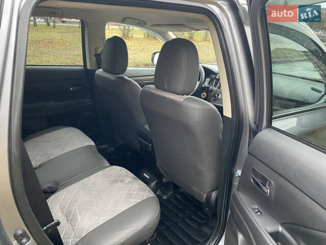 Серый Мицубиси Аутлендер, объемом двигателя 2.36 л и пробегом 150 тыс. км за 13500 $, фото 10 на Automoto.ua