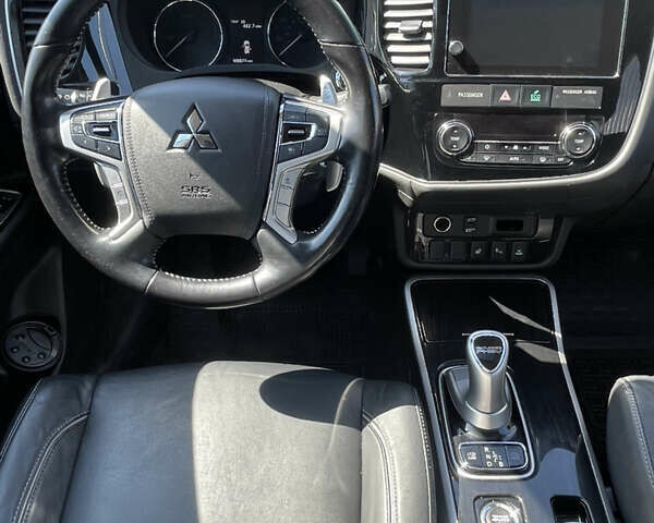 Серый Мицубиси Аутлендер, объемом двигателя 2 л и пробегом 176 тыс. км за 19900 $, фото 14 на Automoto.ua