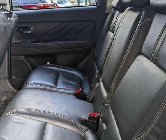 Серый Мицубиси Аутлендер, объемом двигателя 0 л и пробегом 115 тыс. км за 10500 $, фото 11 на Automoto.ua