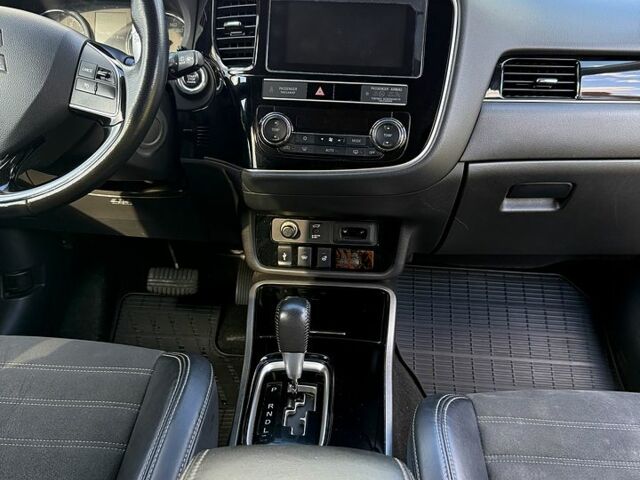 Серый Мицубиси Аутлендер, объемом двигателя 2.4 л и пробегом 139 тыс. км за 18900 $, фото 11 на Automoto.ua