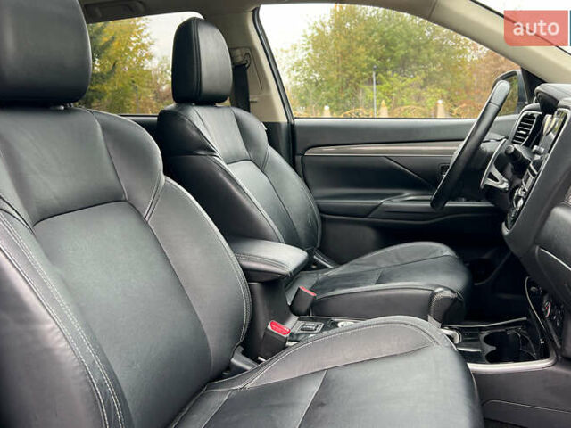 Сірий Міцубісі Аутлендер, об'ємом двигуна 3 л та пробігом 156 тис. км за 18500 $, фото 17 на Automoto.ua