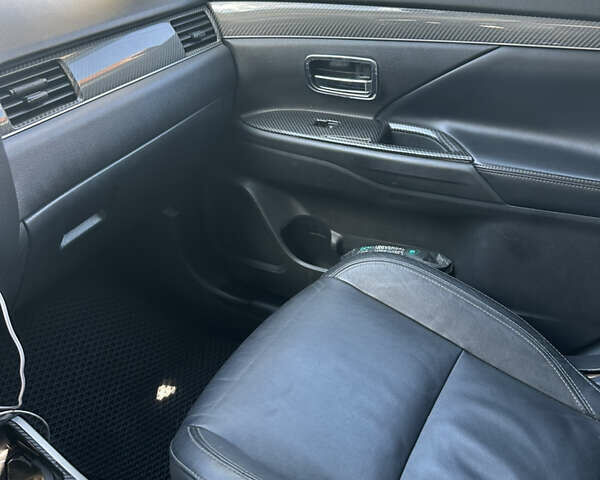 Серый Мицубиси Аутлендер, объемом двигателя 2.36 л и пробегом 160 тыс. км за 18300 $, фото 24 на Automoto.ua