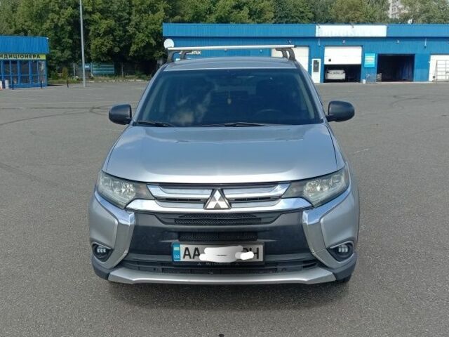 Серый Мицубиси Аутлендер, объемом двигателя 2.4 л и пробегом 100 тыс. км за 17700 $, фото 3 на Automoto.ua