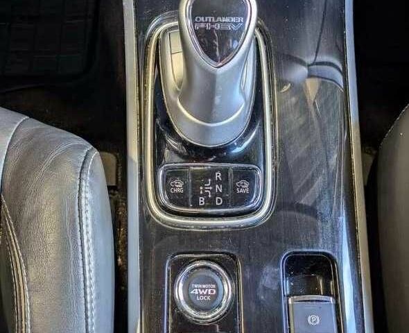 Серый Мицубиси Аутлендер, объемом двигателя 0 л и пробегом 115 тыс. км за 10500 $, фото 9 на Automoto.ua